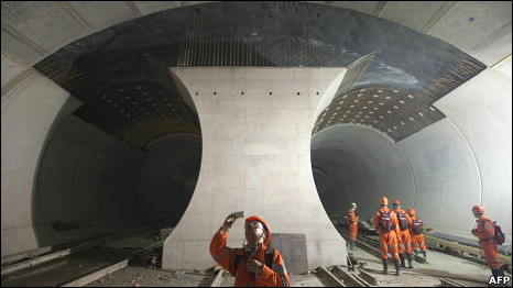 В Швейцарии пробили самый длинный туннель